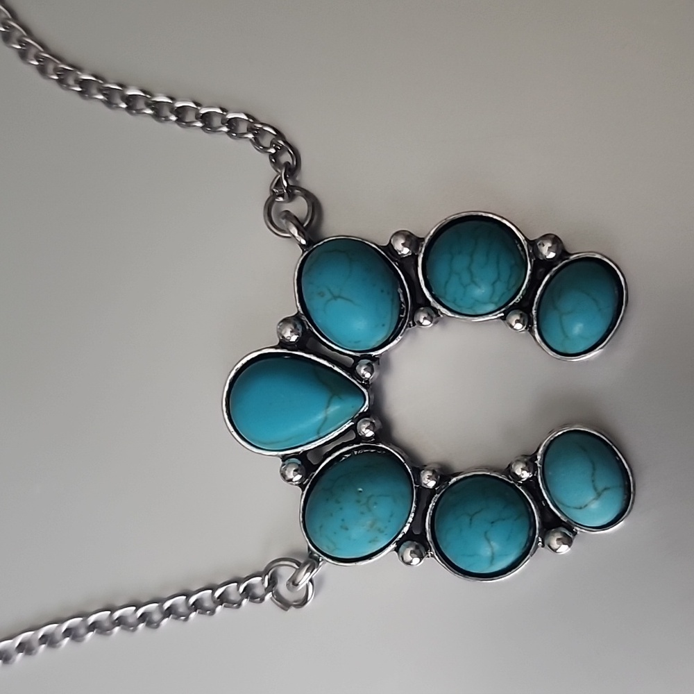 SOUTHWESTERN Necklace 18 inch Chain Simulated Turqioise StainlessSteel